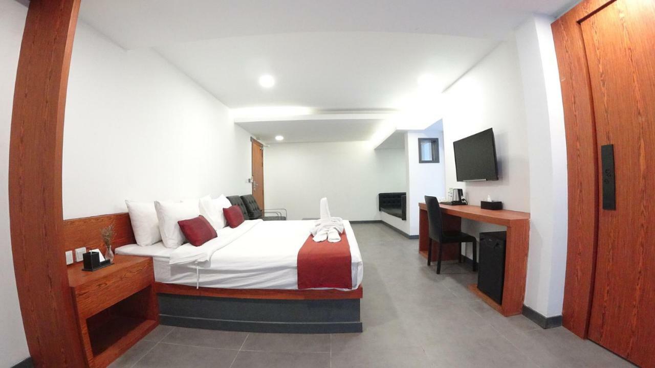 Hotel Records พนมเปญ ภายนอก รูปภาพ