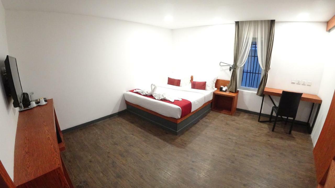 Hotel Records พนมเปญ ภายนอก รูปภาพ