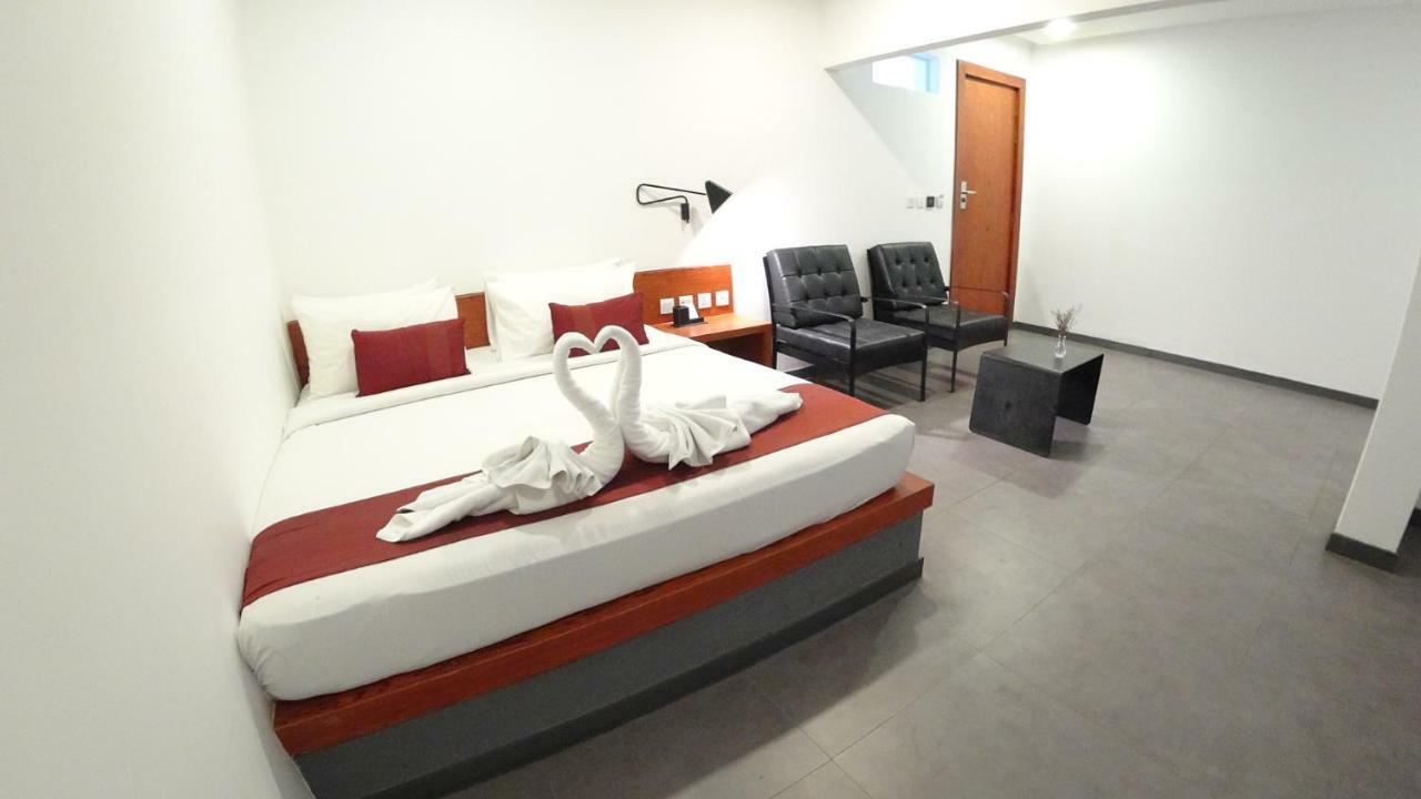 Hotel Records พนมเปญ ภายนอก รูปภาพ